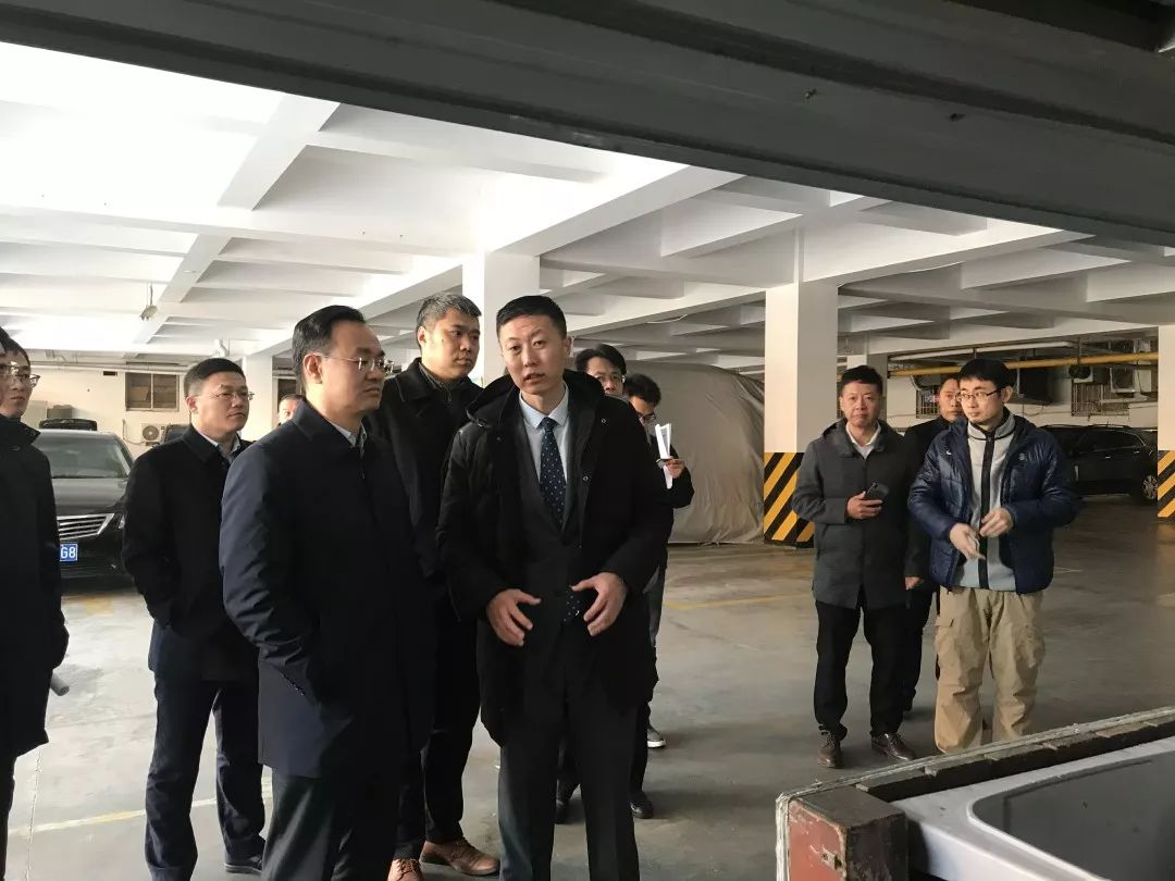 国家住建部建设司副司长张乐群深入香港中路街道调研垃圾分类工作