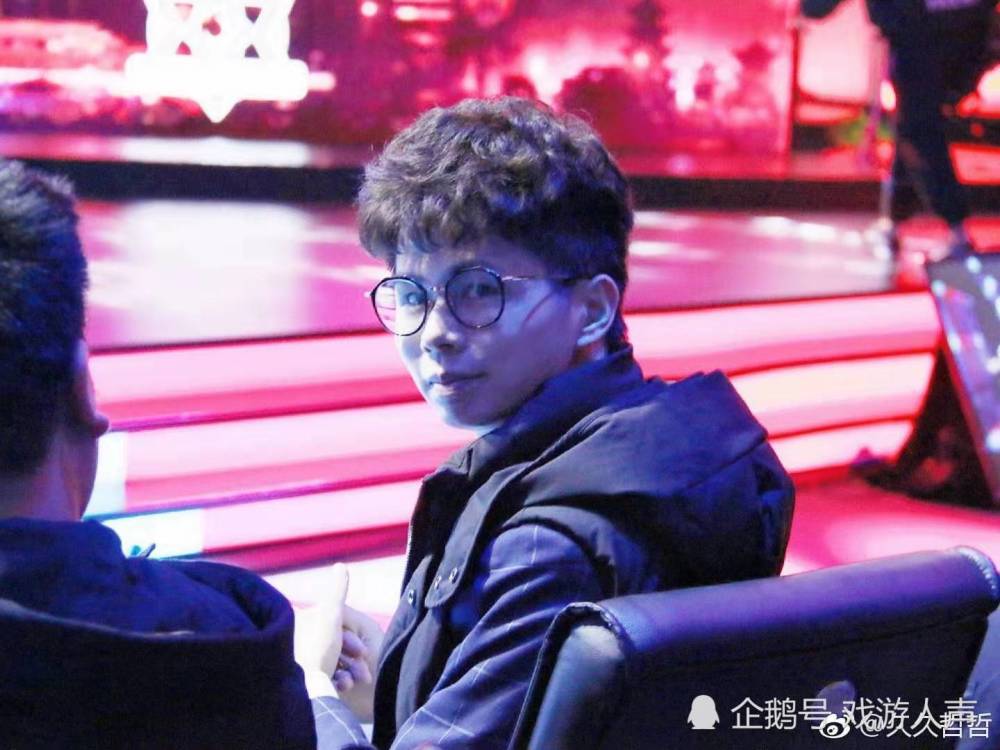 ag张角深夜咆哮久哲你长大了吗连续发3遍夹杂复杂情感