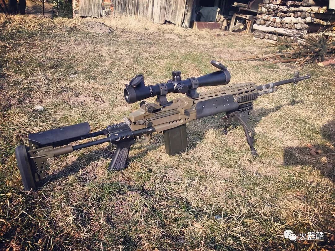 狙击手顺子手里拿的也是mk14这两张图是飘在美国的北京小伙ilg123兄