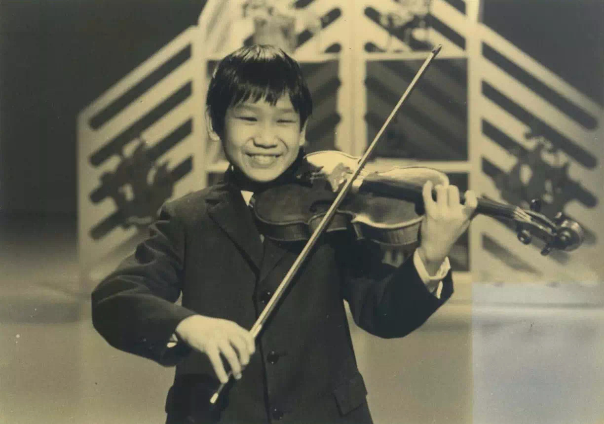 曾获大师梅纽因垂青的小提琴家金力,重回上海挑战巴赫重磅无伴奏作品