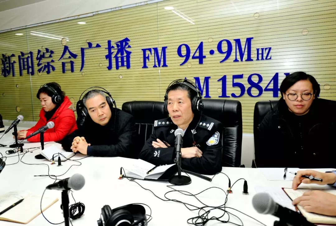 市政府副市长成文碧参加党风政风热线节目与广大听众互动交流