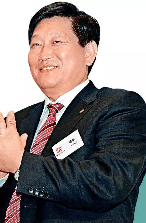 随后又经过了股权转让和经营实体变更,最终在2012年8月,杨凯成为辉山