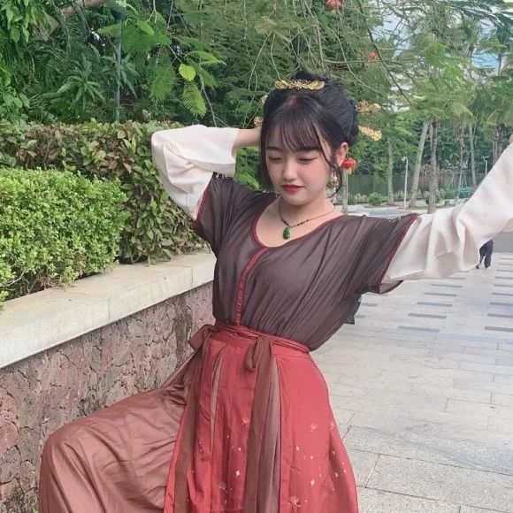 海经分享古诗词里窥探霓裳轻衣