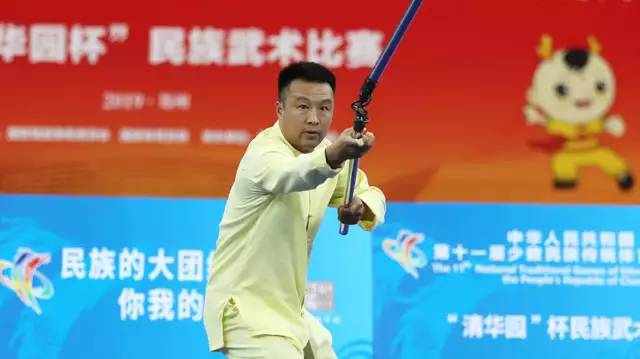 我们这次特地邀请到著名武术家九段马振邦老师关门弟子黄大鹏为我们