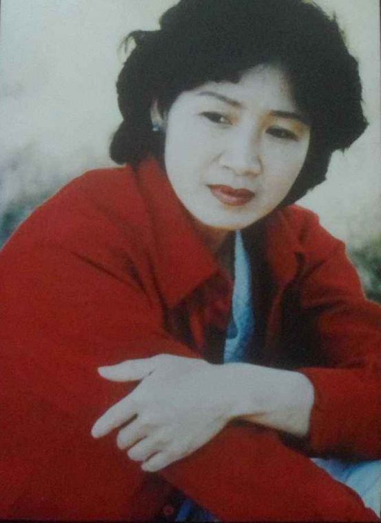 谋女郎",53岁夺影后,75岁爆红:一生无儿无女,却演了一辈子母亲_曹翠芬