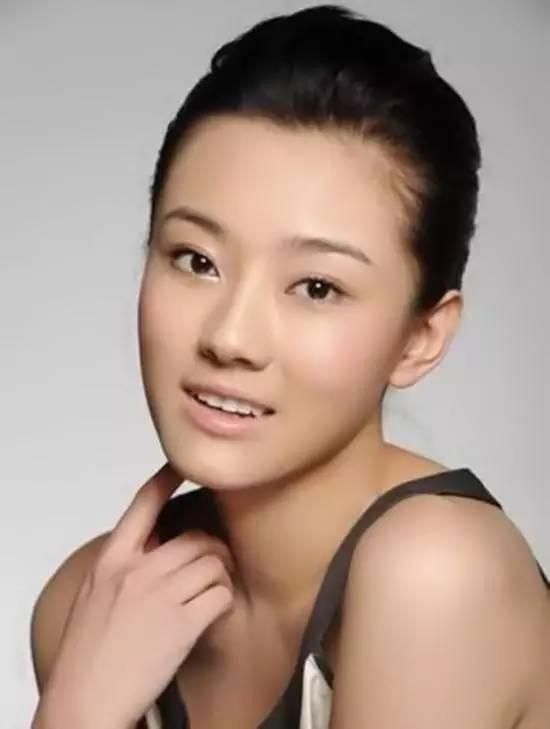 16岁被赵本山看中而出道走红,赵本山甚至为她改名,现销声匿迹_孟真