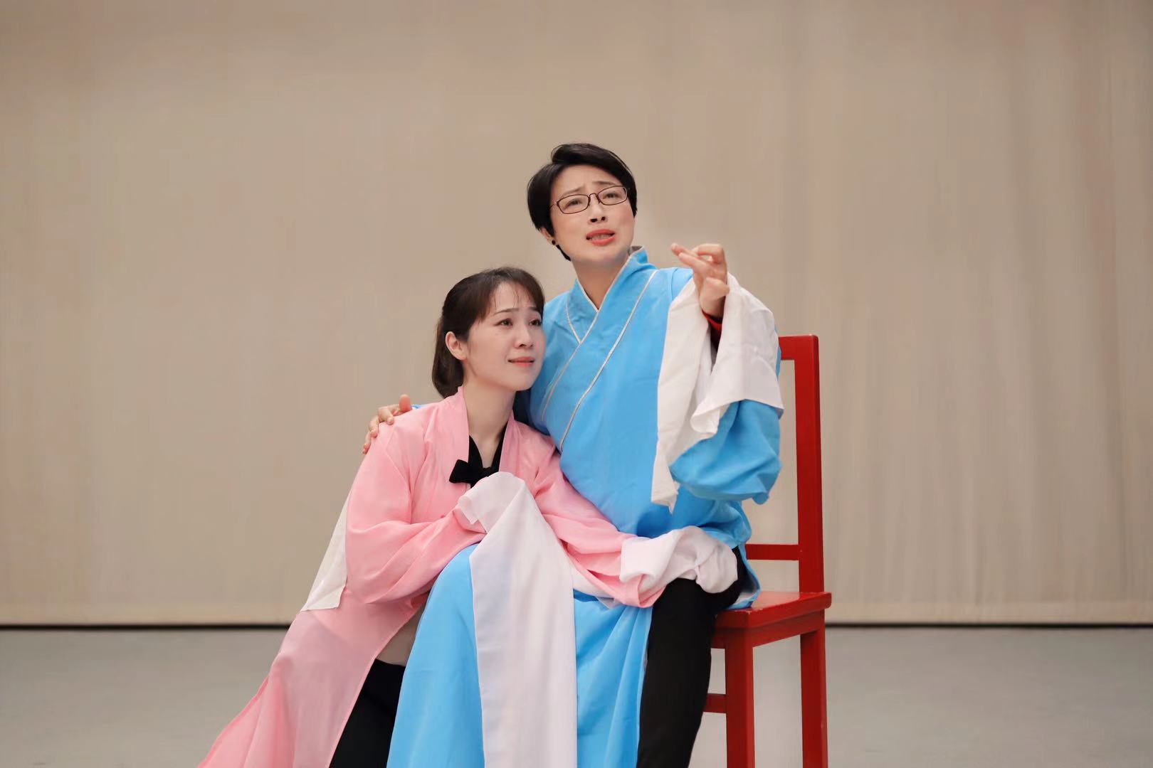 93岁王文娟亲自教戏65年前的春香传重返长江剧场