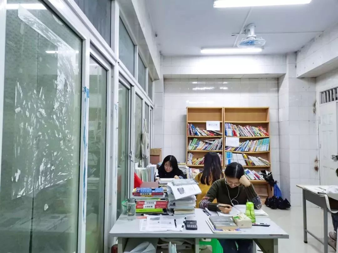 人多不要紧,抢座第一名图书馆,教学楼总是第一选择考研专属备战姿态02