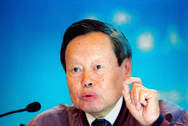 杨振宁为什么要打他的最后一战否定建设环形正负电子对撞机