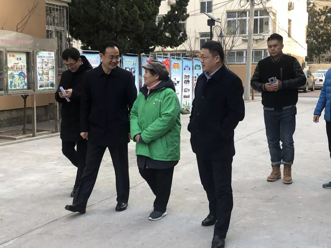 国家住建部建设司副司长张乐群深入香港中路街道调研垃圾分类工作