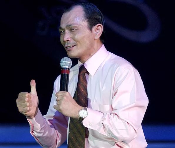 他是亚洲赌王曾一夜赢600万因出千露馅被砍致残55岁终离世