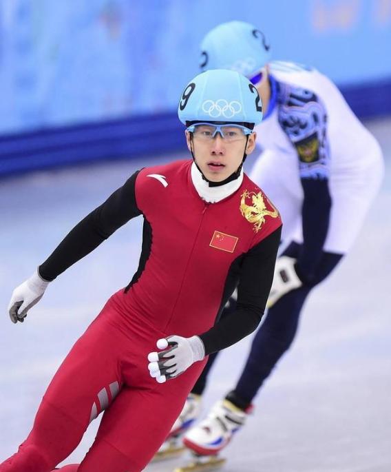 23岁世界冠军韩天宇,娶大8岁同门师姐,结婚1年后喜"当爹"