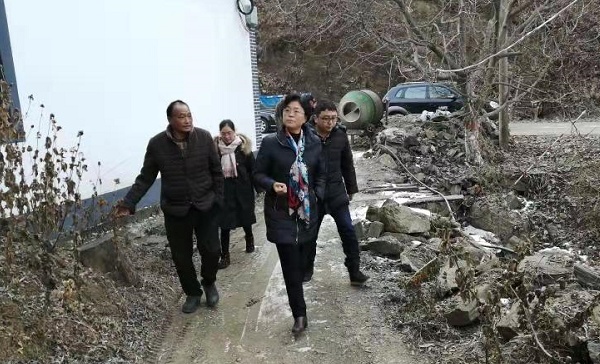 原创三门峡市卢氏县张晓燕深入双槐树乡调研指导脱贫攻坚工作
