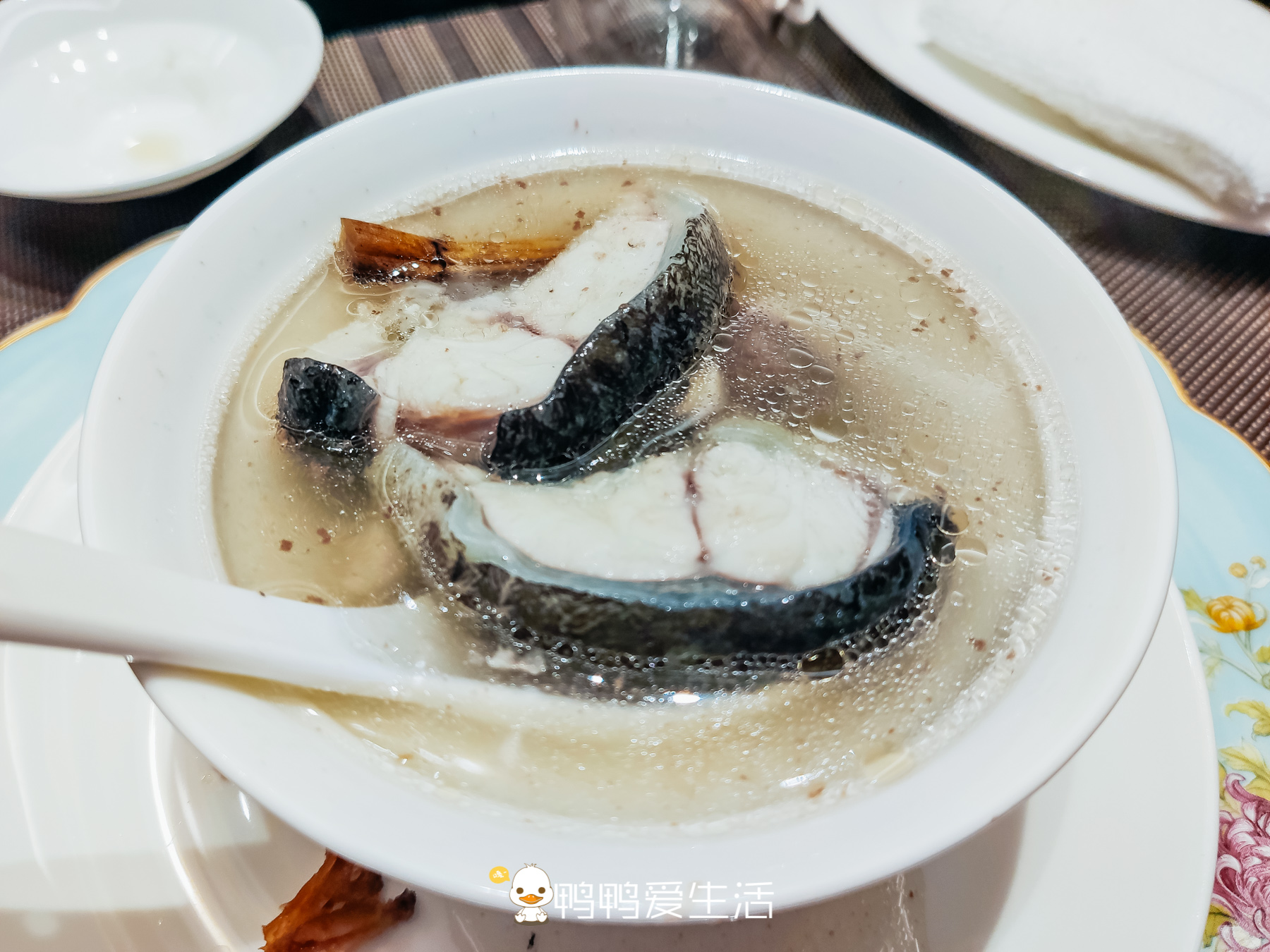 鲈鳗番鸭汤,南方的冬天不下雪,却是湿冷到骨子里去,这样一盅鲈鳗番鸭