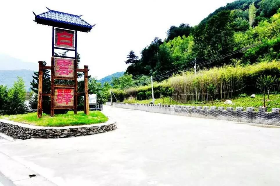 感觉比较简单可玩水,可度假的红色田园休闲旅游宝地打造了一处可赏景