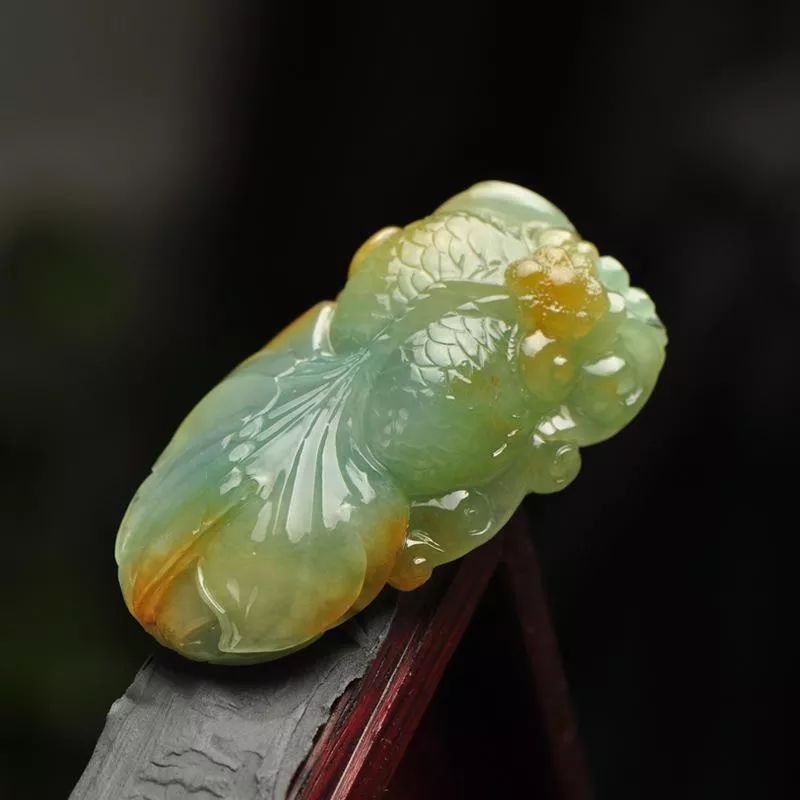 东方神韵丨翡翠金鱼适合什么人佩戴