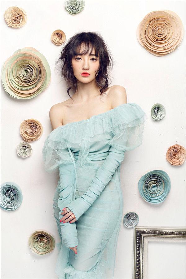 明星刘雨欣,娱乐圈影坛女演员,被誉为"励志女神"