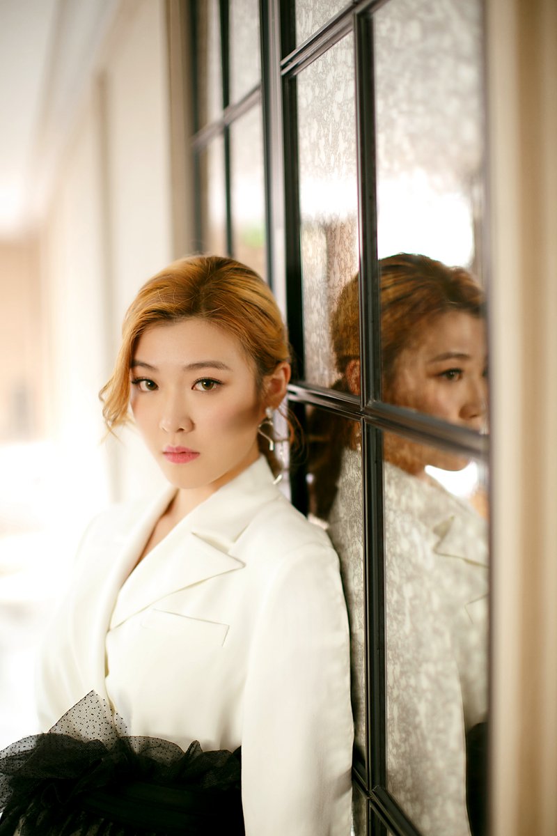 曾咏欣单曲《贰拾》温情上线 携手王大痣用音符共释爱国情怀