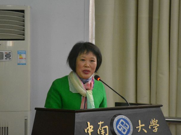 中南大学学生工作部副部长姚勇,材料学院李周院长,胡小清副书记,粉冶