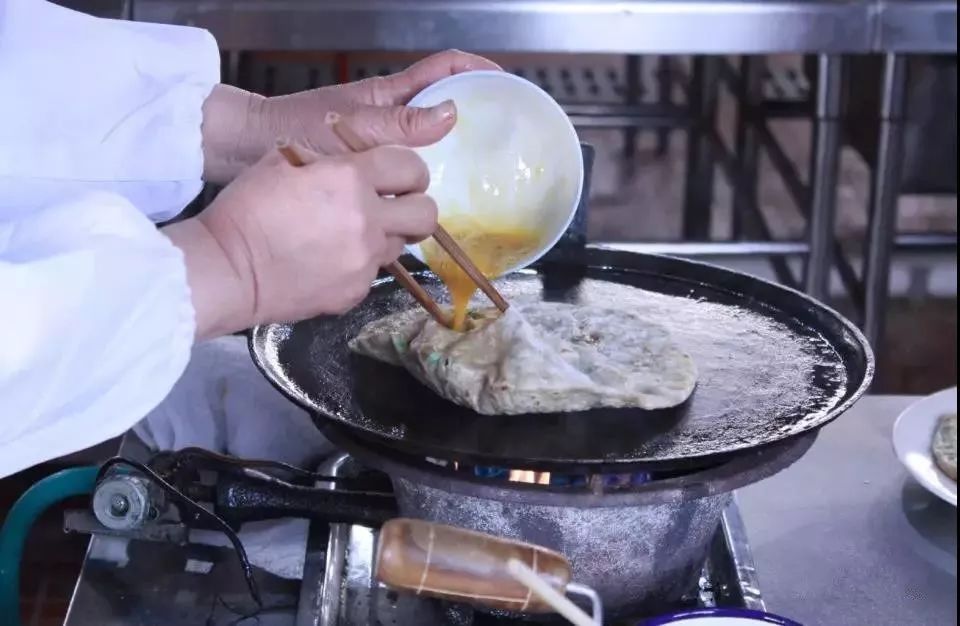 麦 饼炊饭有包炊饭和肉沫炊饭.