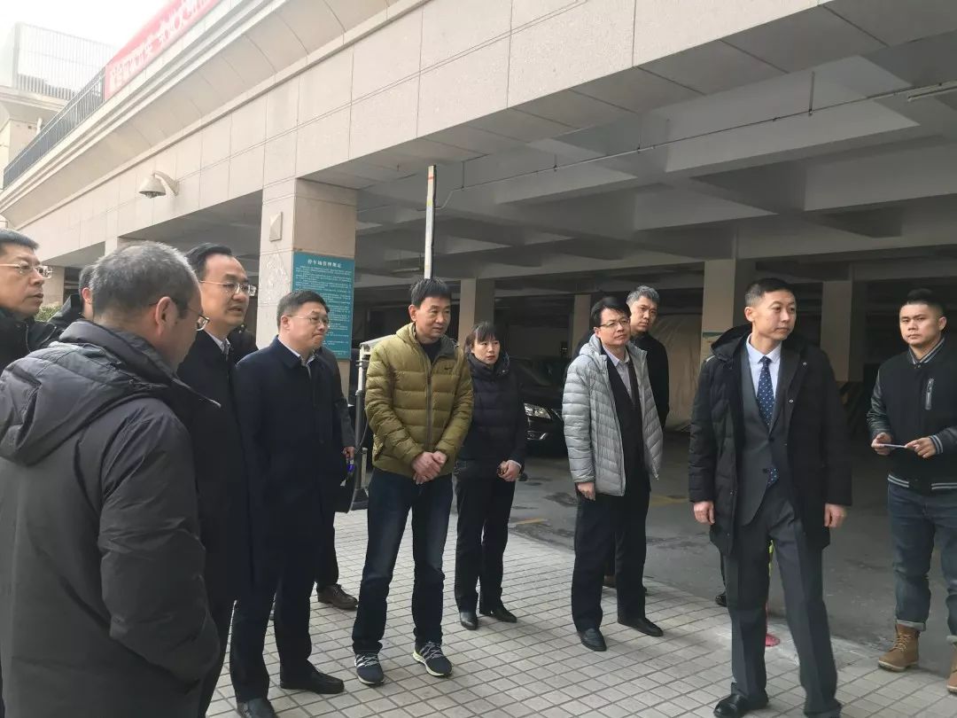 国家住建部建设司副司长张乐群深入香港中路街道调研垃圾分类工作