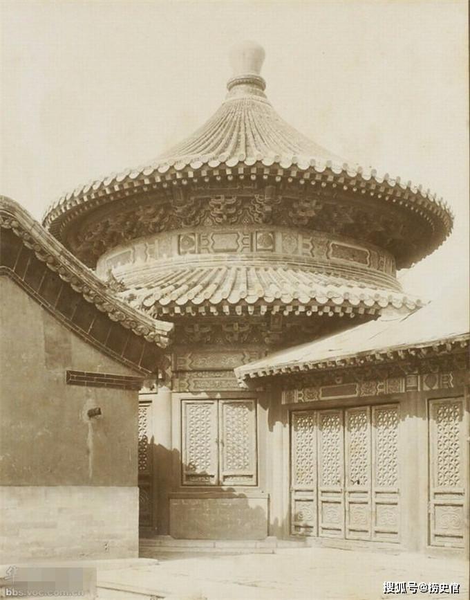 瀛台石桥藻韻楼前面仪鸾殿小门(八国联军侵占北京时,瓦德西就住在