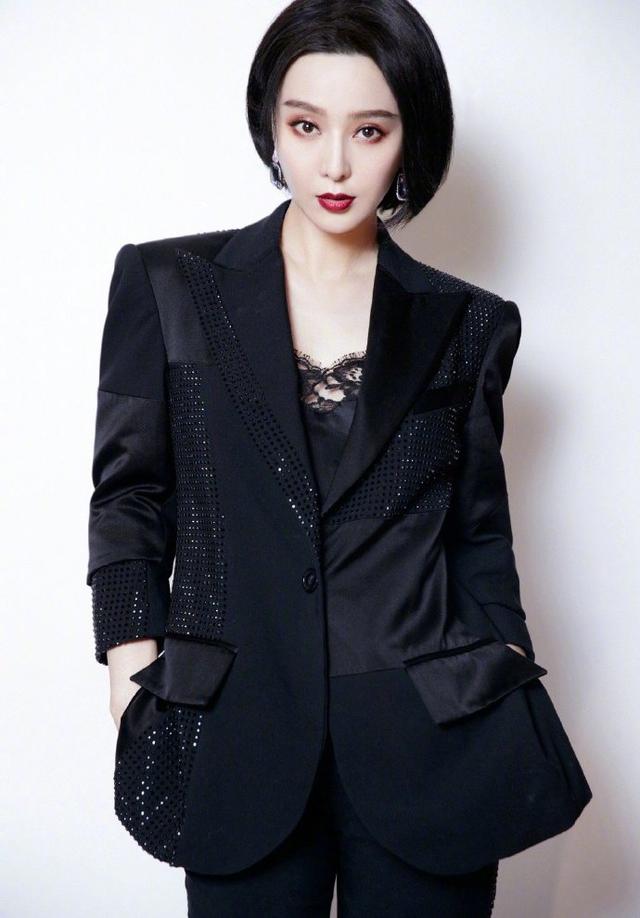 范冰冰不服输齐耳短发镂空西装变身时尚女魔头范爷回来了