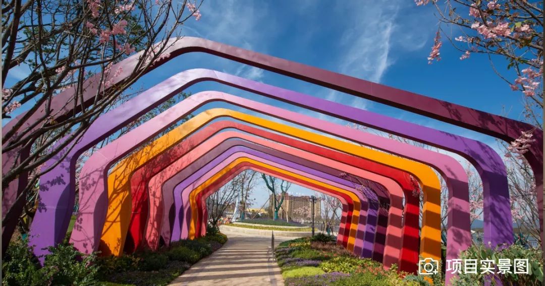 山色,无水不成园百花园| 以朴树片林为主,穿插片林花乔,繁花绝美彩虹