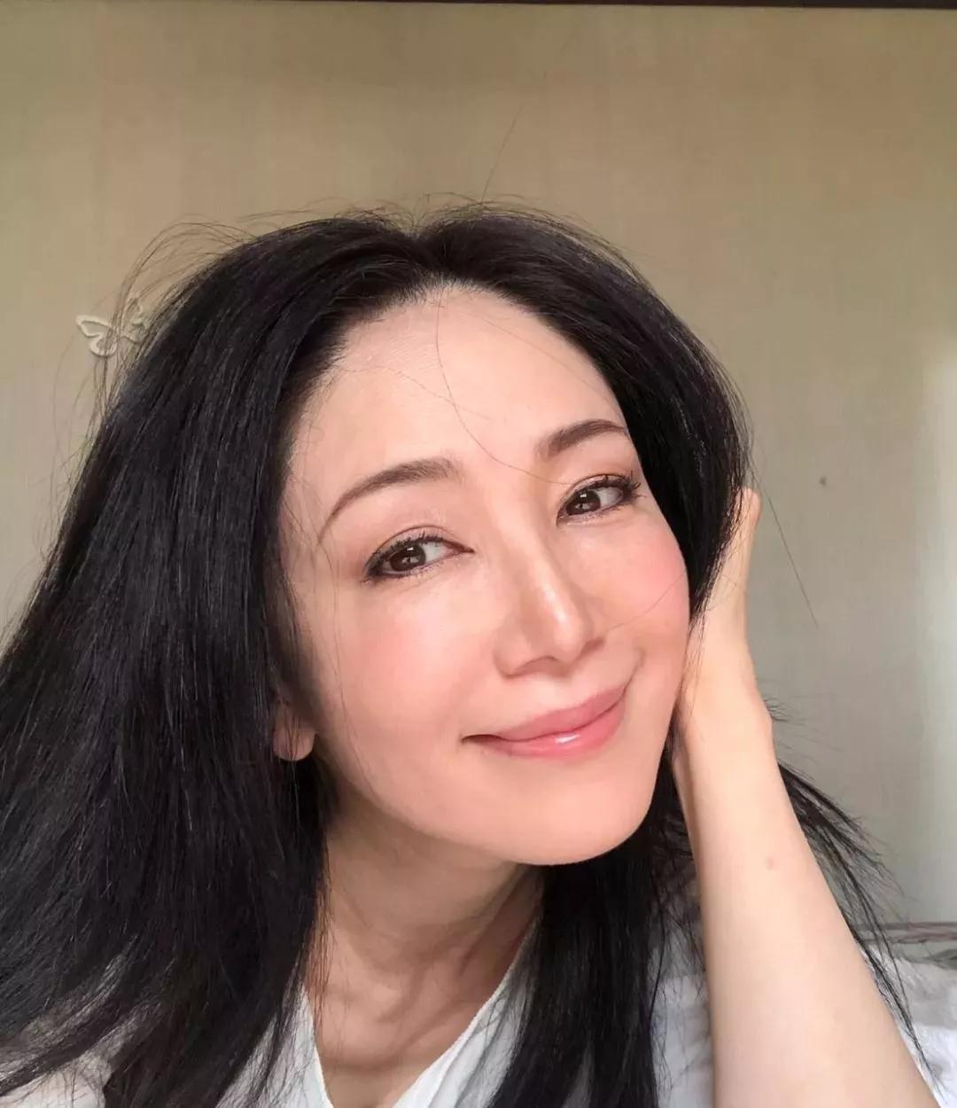 这是日本网友在她获奖前的评价.