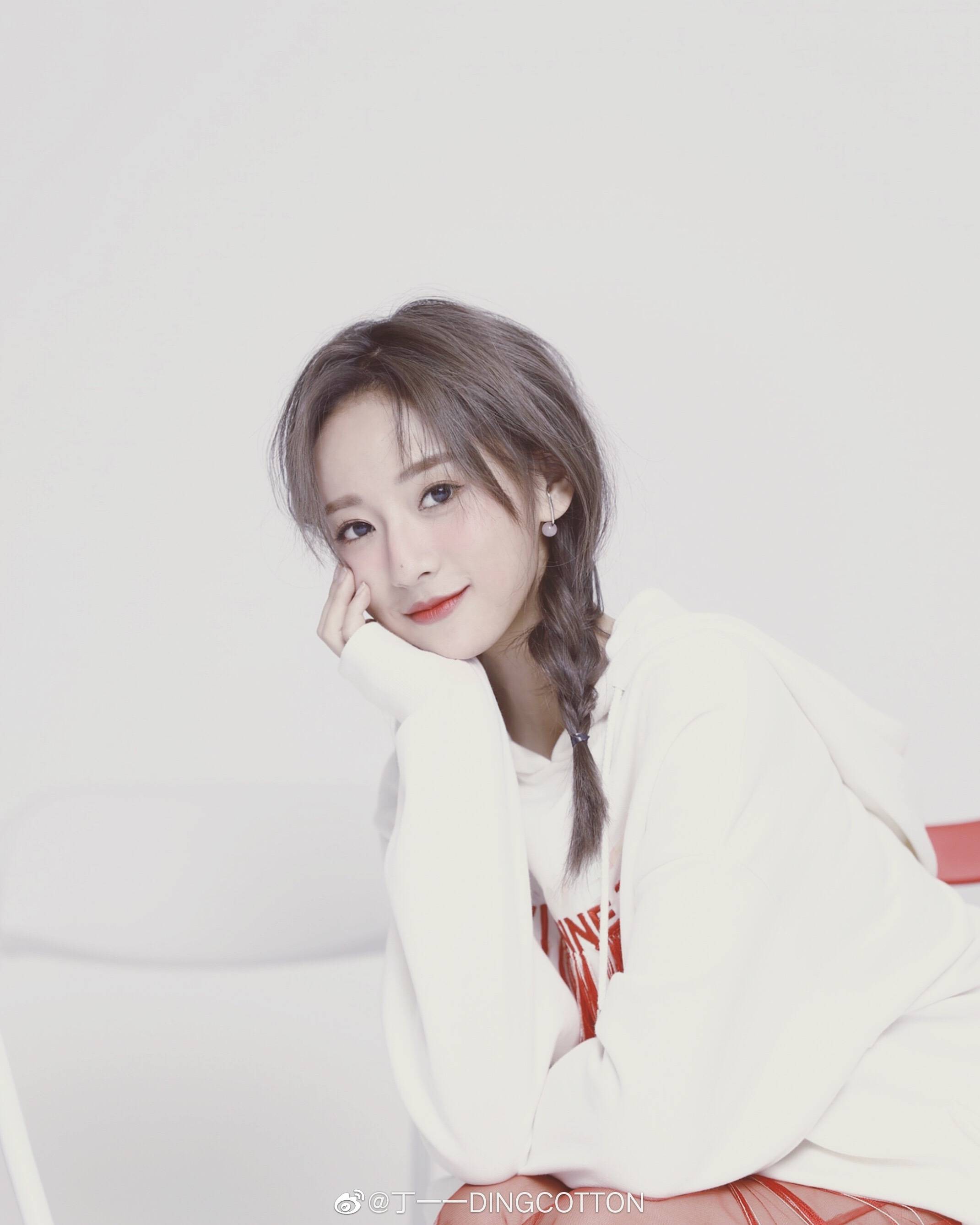 一直以来,丁一一不断尝试多种角色,也给大家展示了她作为演员极强的