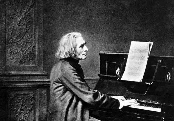 莫扎特的歌剧《唐璜》本来长约两个半小时,被李斯特改编后,成了简短的