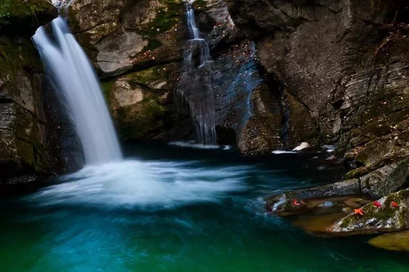 千层河是由多条支流汇集而成,其中有秀水河,神仙河,都有它的由来.