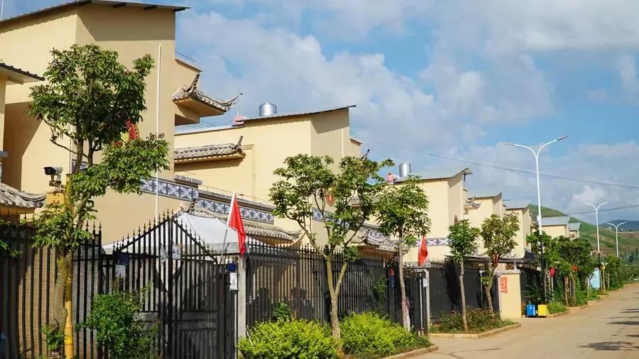 这就是宾川县的一个少数民族易地扶贫搬迁村落——尼萨村.