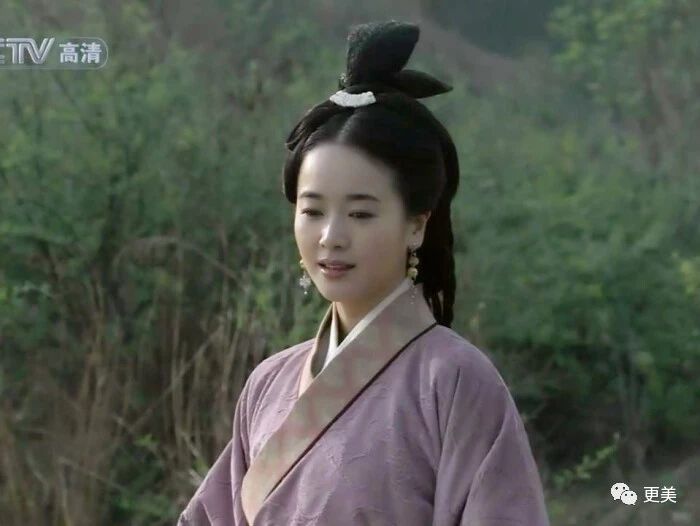 两人连同蒋雯丽一起出演了电视剧《中国式离婚》,剧中左小青饰演的