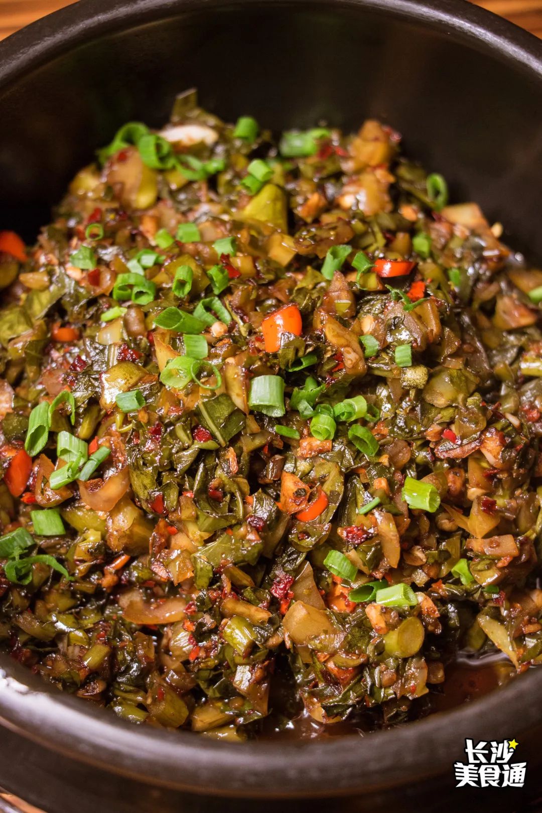 捞菜排骨是最下饭的一道菜,整体偏油一点,捞菜比较脆爽,排骨很入味,咸