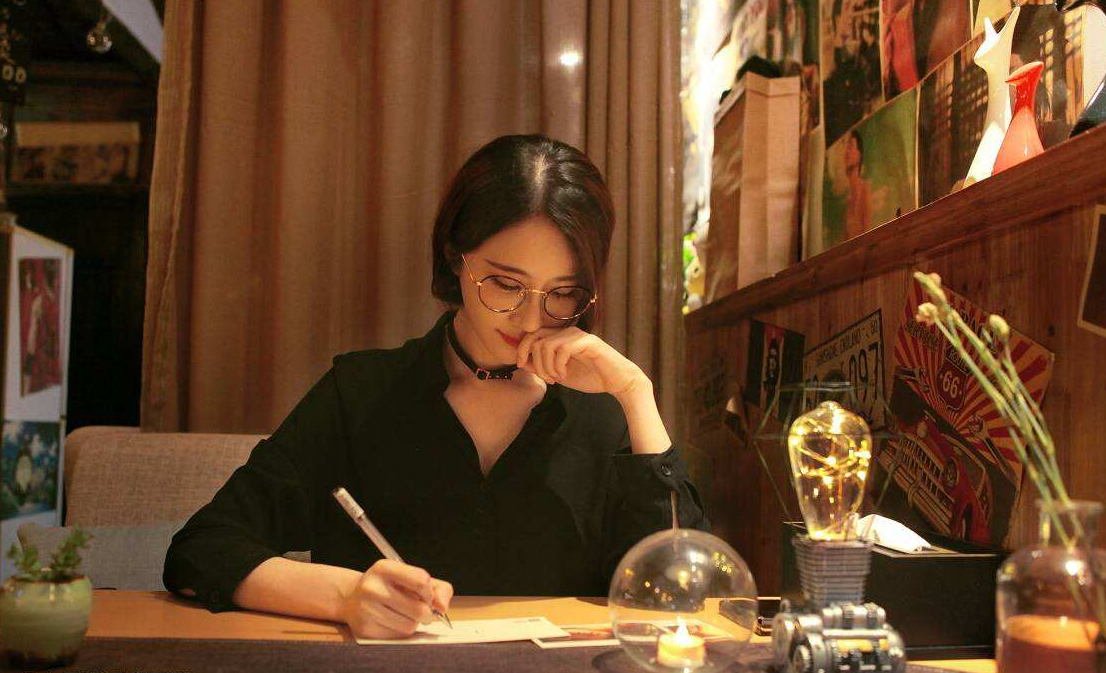 轩子巨2兔酒店直播新花样当众换装引超管现场的神秘力哥火了