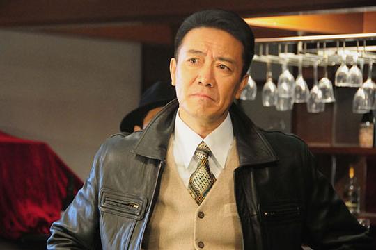 61岁李幼斌娶小13岁娇妻亮剑爆红后抛妻弃子今送车送房