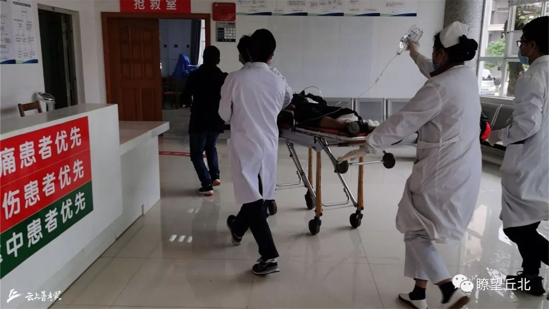 丘北县人民医院多科联合"战死神" 为急救患者赢得"加速度"