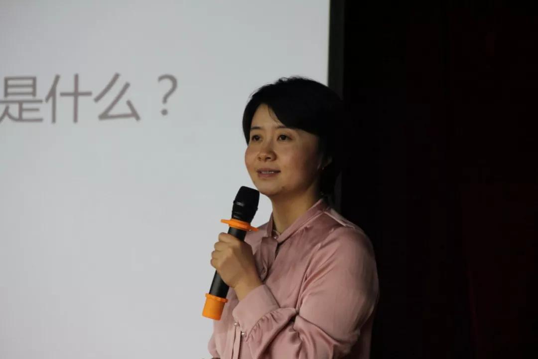 17日下午,由中国传媒大学杨蔚蔚作《言为心声—儿童演讲与朗诵提升