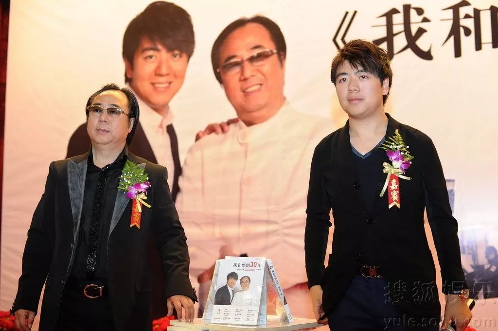 郎国任曾在《我和郎朗30年》这本书中讲述了郎朗成功背后鲜为人知的