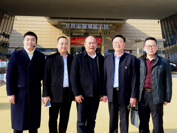 河南鼎立置业有限公司总经理戴显立,上海法姬娜集团董事长潘高钊,温州