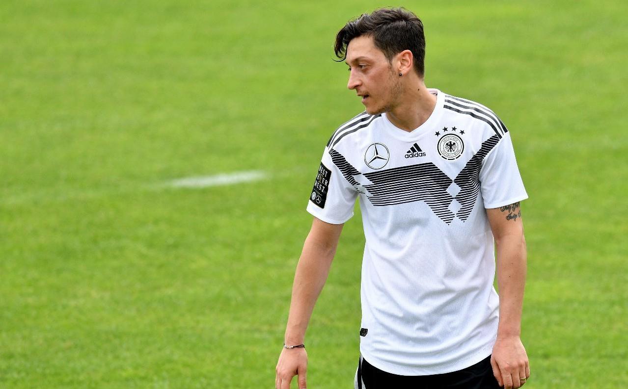 原创把厄齐尔当作榜样的德国球员,他们的足球道路会不会"走偏"?