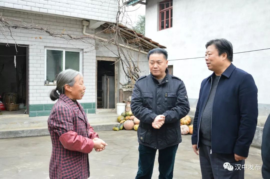 农村人居环境整治如何推进?市长在汉台调研时这样强调