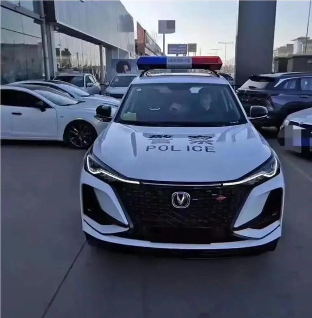 又一国产车穿"警服",长安cs75plus警车上线,网友:国产车威武