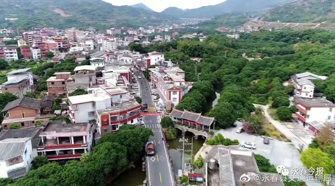 和塘路位于永春县岵山镇塘溪村和茂霞村的交界路段,东至和林苏桥,西至