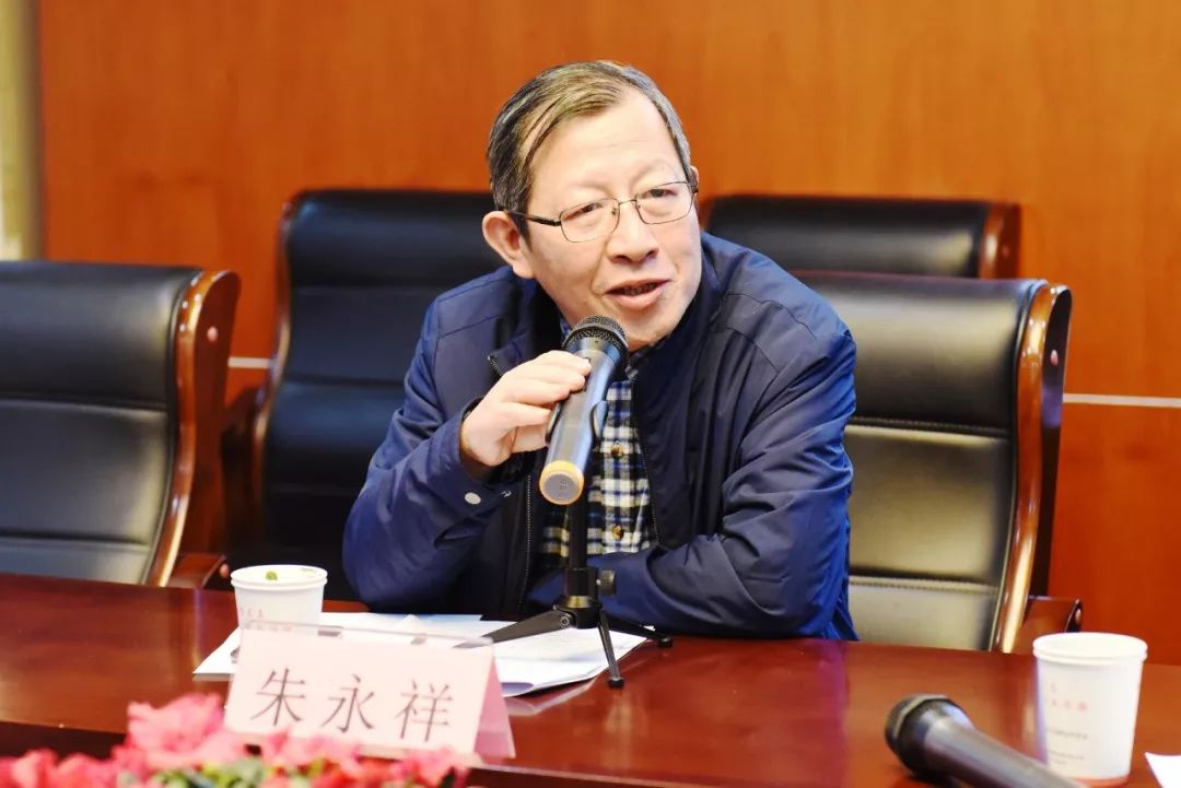 省教科院朱永祥院长提议要立足滨江,辐射全省,建议引进"浙江省初中