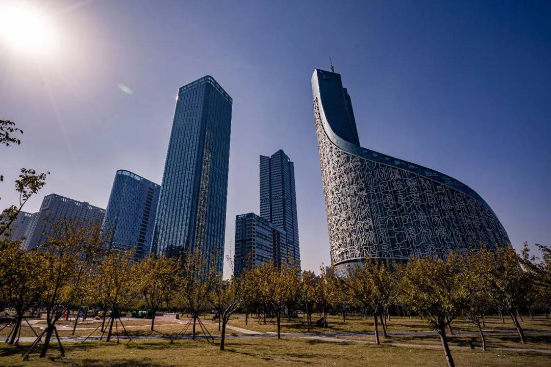 从2013年起,伴随着经济的快速发展合肥高楼天际线越来越高,200米量级