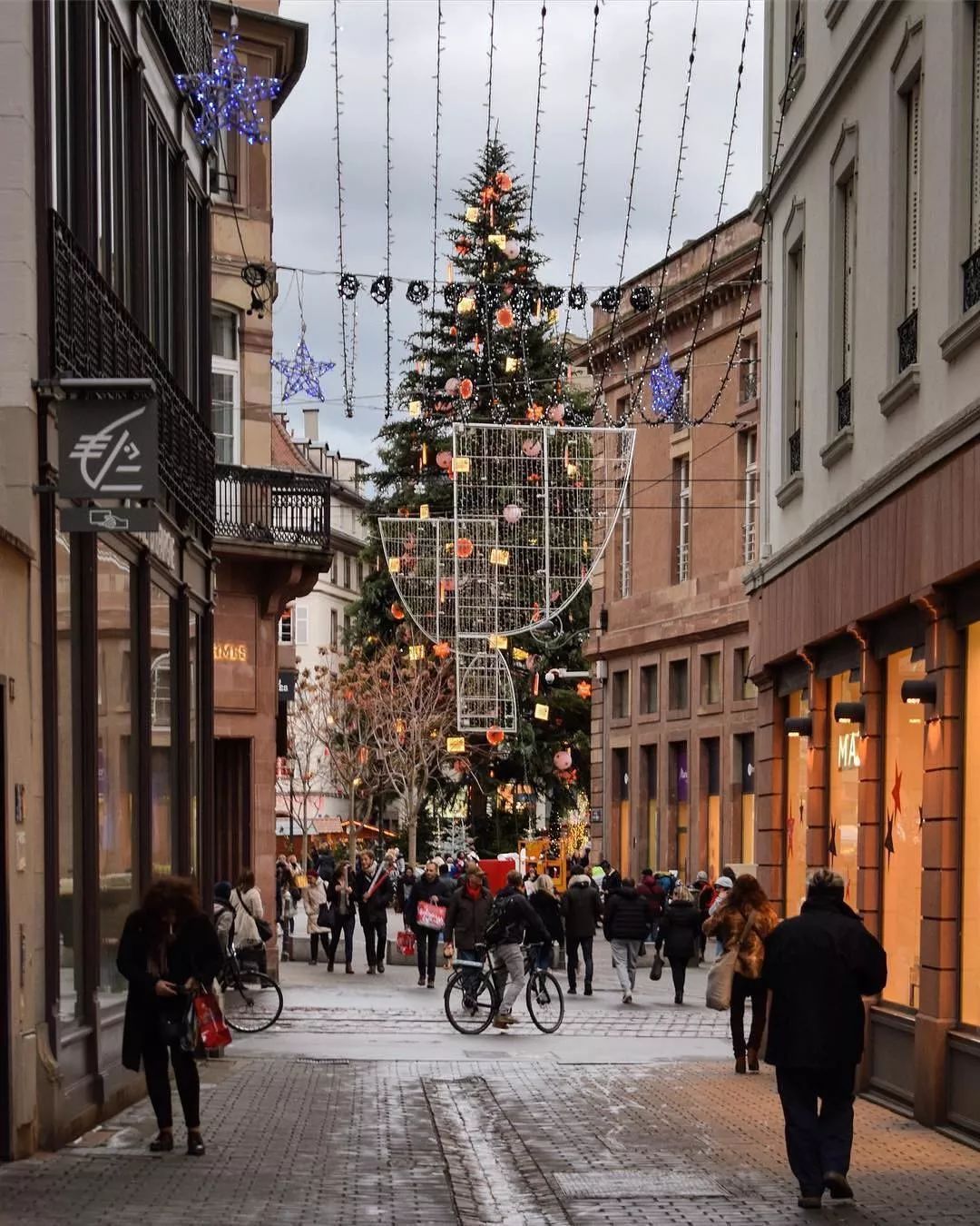 吃舒淇的 kiki 面,喝一芳茶,看交响乐演出,上海也有媲美欧洲的圣诞