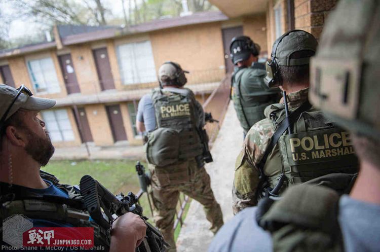 不同时期的联邦法警警员法警局也有自己的快速反应战术力量,用来处理