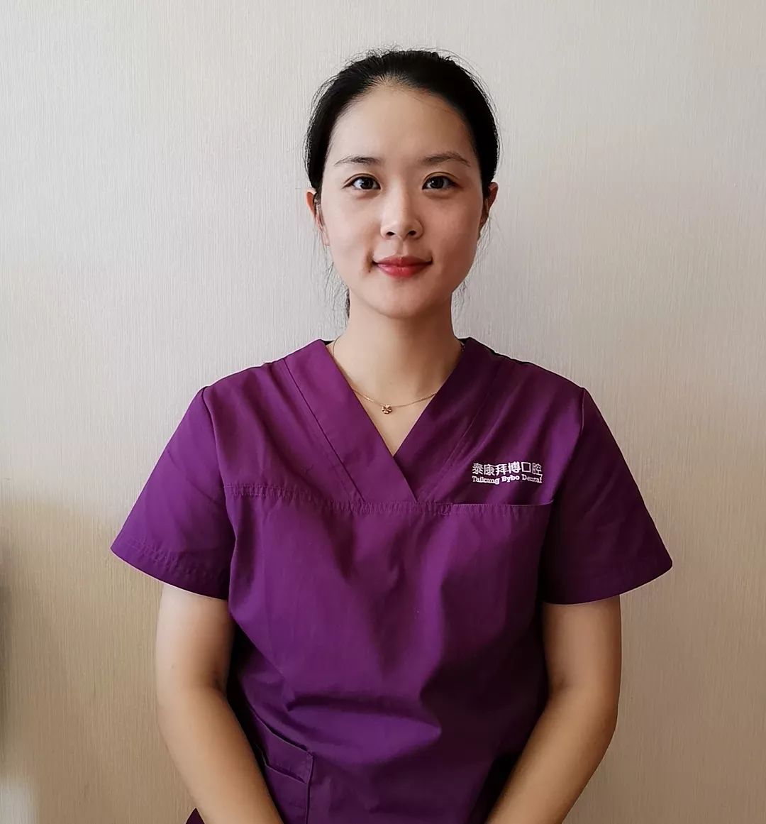 镇江泰康拜博口腔门诊部蒋媛媛是一名洁牙师,一年多的工作时间里,已经